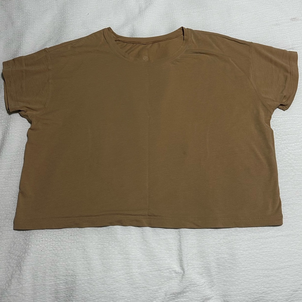 EUC Lululemon Cates Crop Tee 8